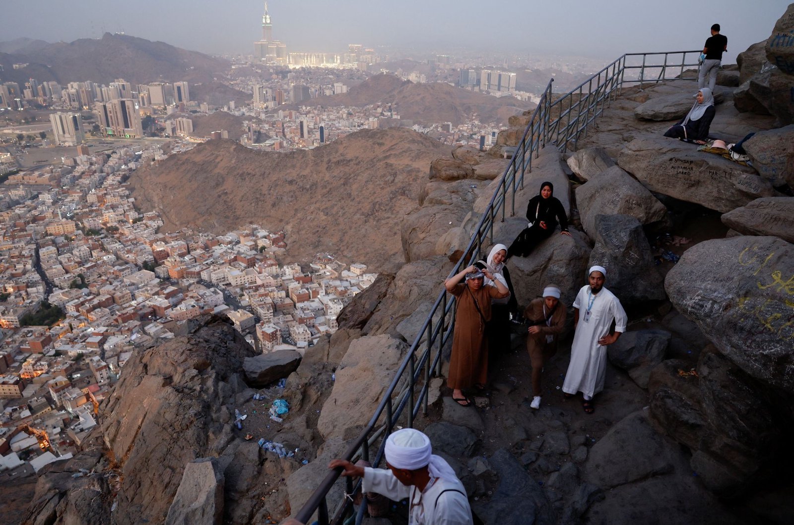 Iranians attend Hajj despite war