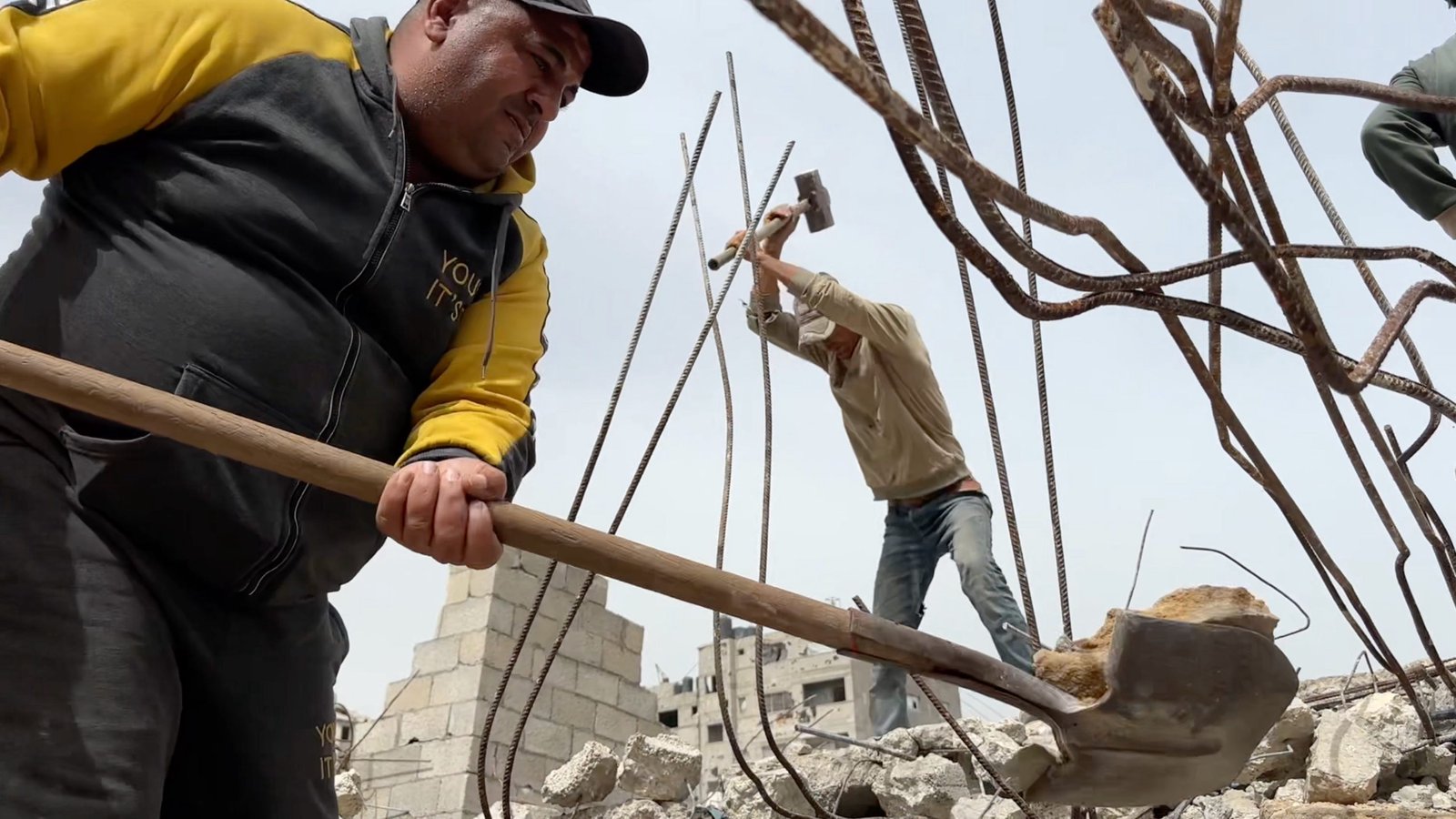 With No Equipment Allowed Into Gaza, Palestinians Are Digging With Their Hands to Retrieve the Dead