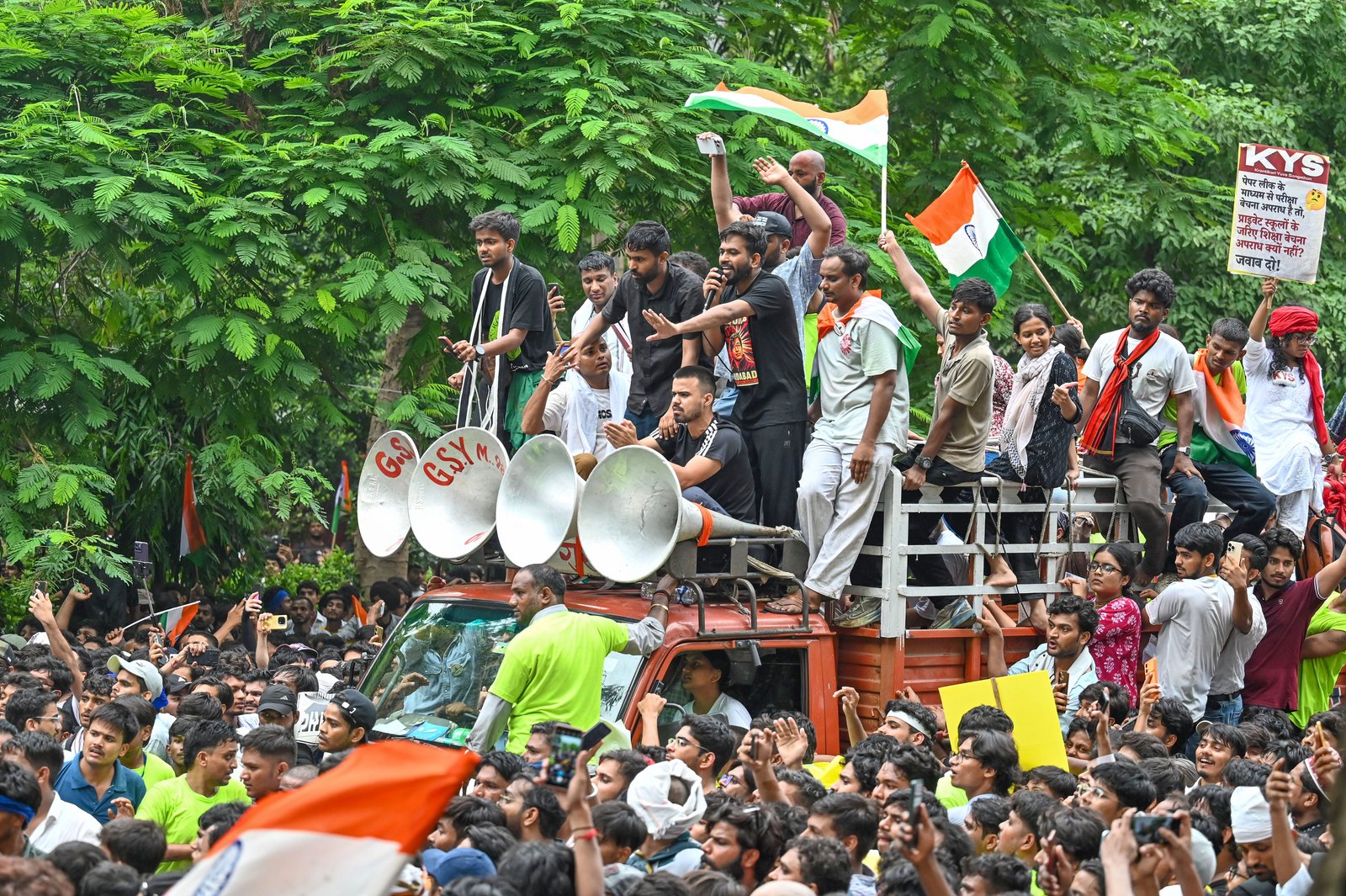India’s Cockroach Protests End as Modi Government Bows to Demands