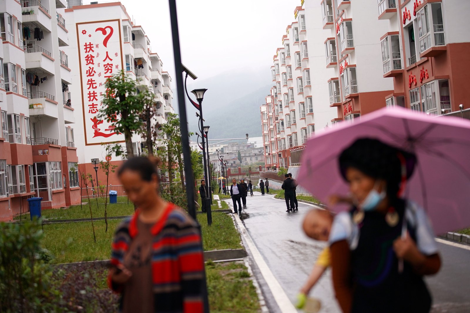 Experts call for China to shift poverty metrics