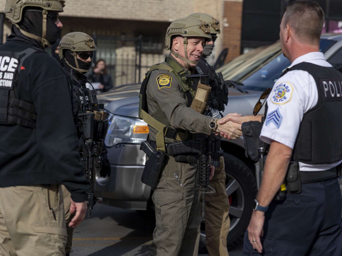 Chicago Residents Demand Investigation of Police Collaboration With ICE