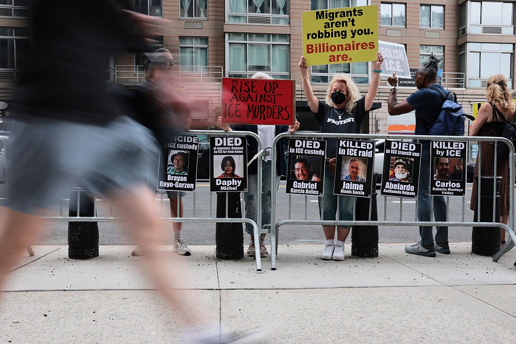 Networks Make Sure Migrants Have Support When They’re Released From ICE Jails