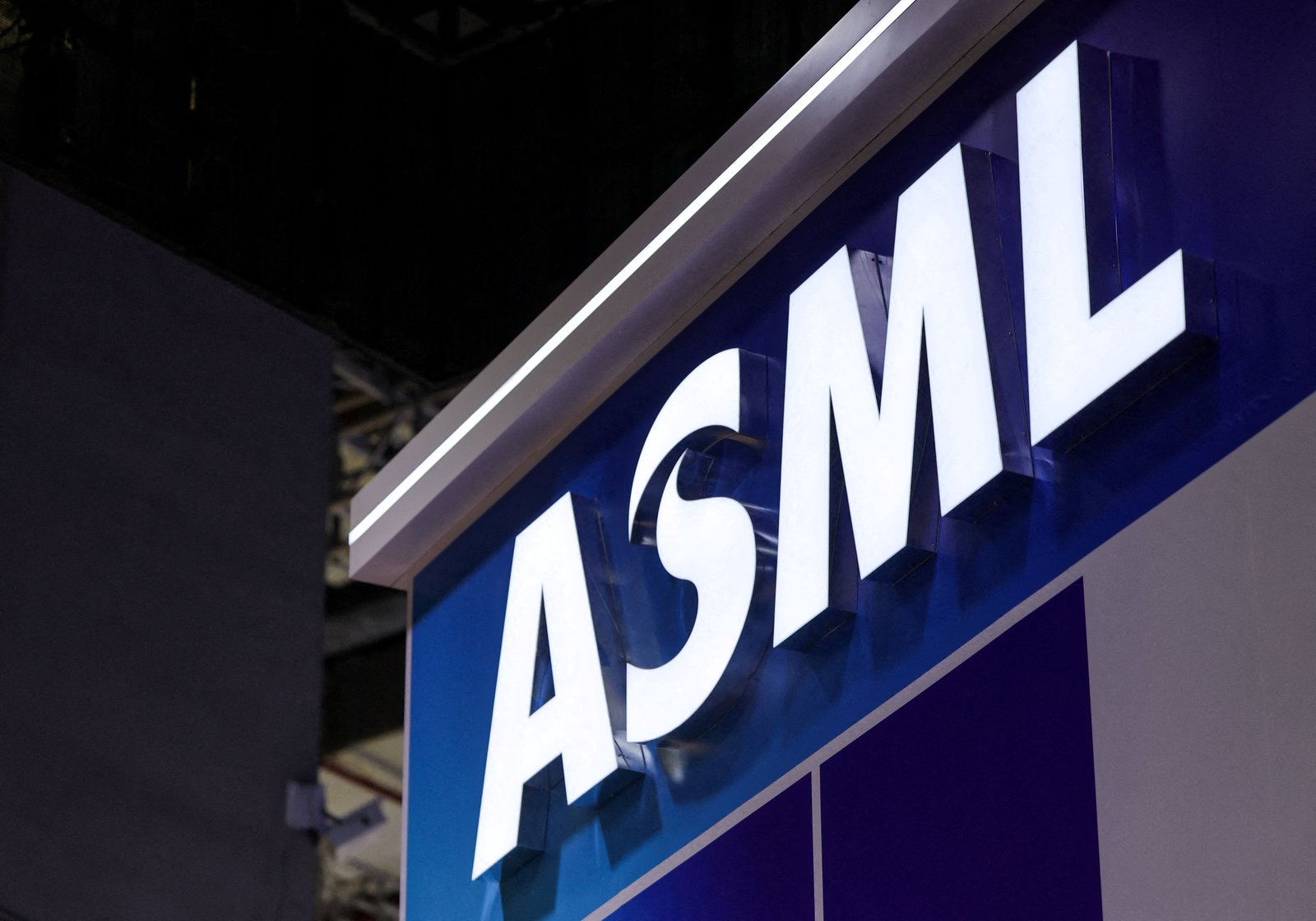 ASML raises forecasts as AI boom boosts sales