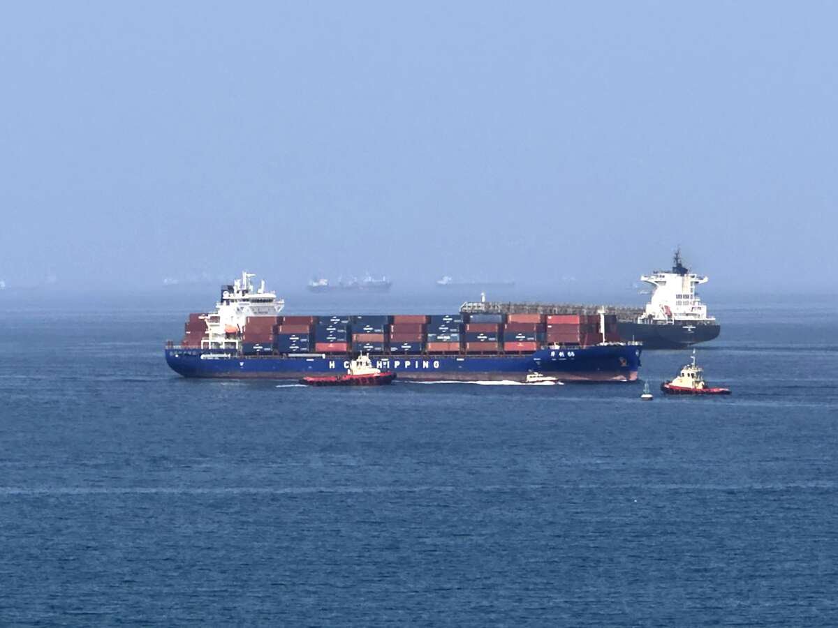 Trump Says He’s Taking Over Strait of Hormuz and Imposing Massive Fee