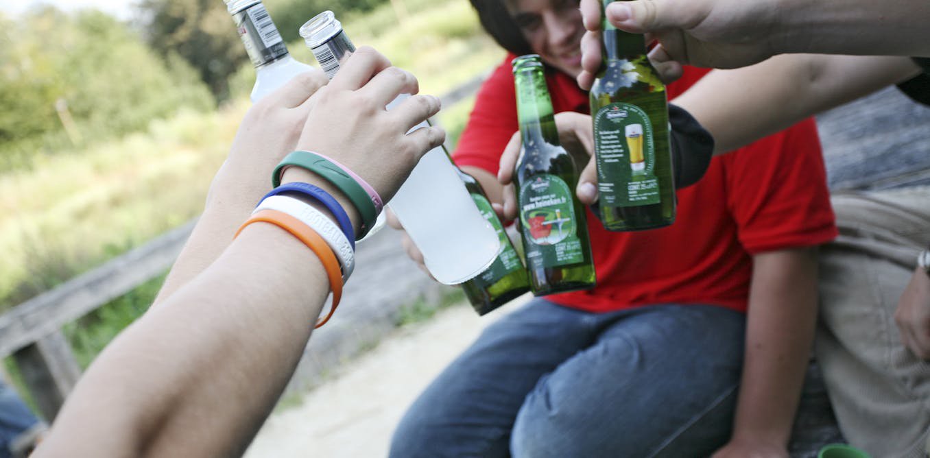 Exposure to neighborhood violence leads some Denver teens to use tobacco and alcohol earlier, new study shows