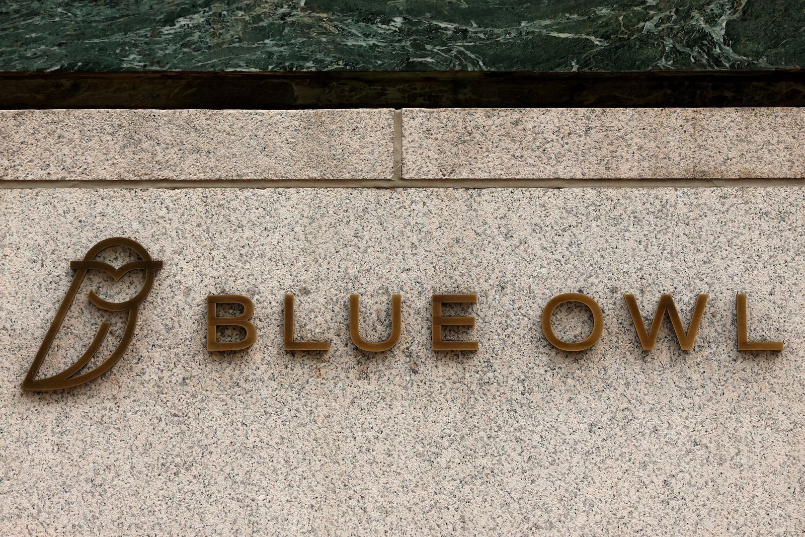 Blue Owl faces withdrawal flood as private credit jitters persist