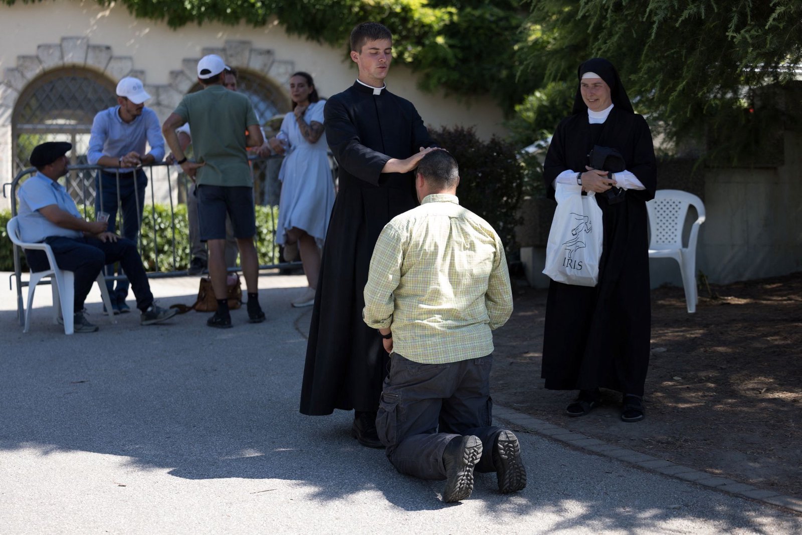 Pope cuts off conservative group