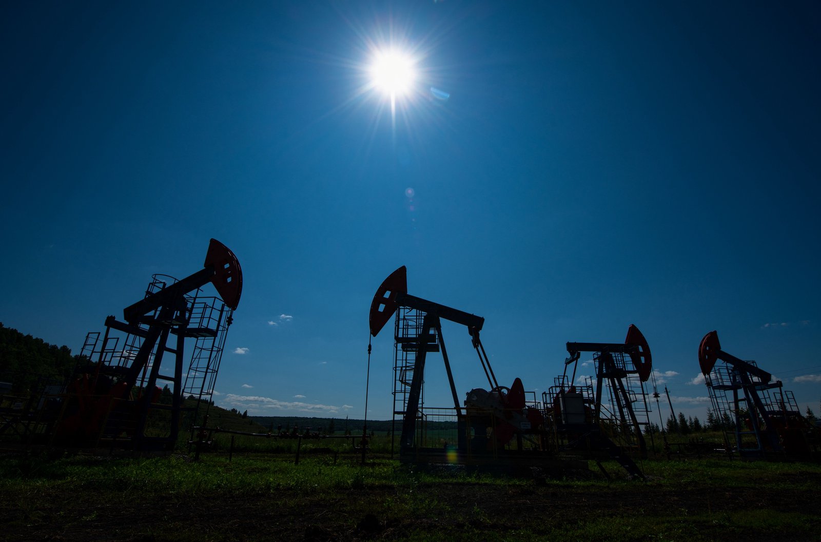 Oil prices rise amid Ukraine strikes on Russian oil infrastructure