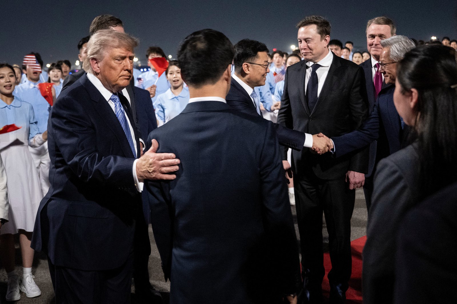 Trump arrives in Beijing flanked by tech CEOs; South Carolina blocks redistricting push; Nigerian strike kills 100 in local market