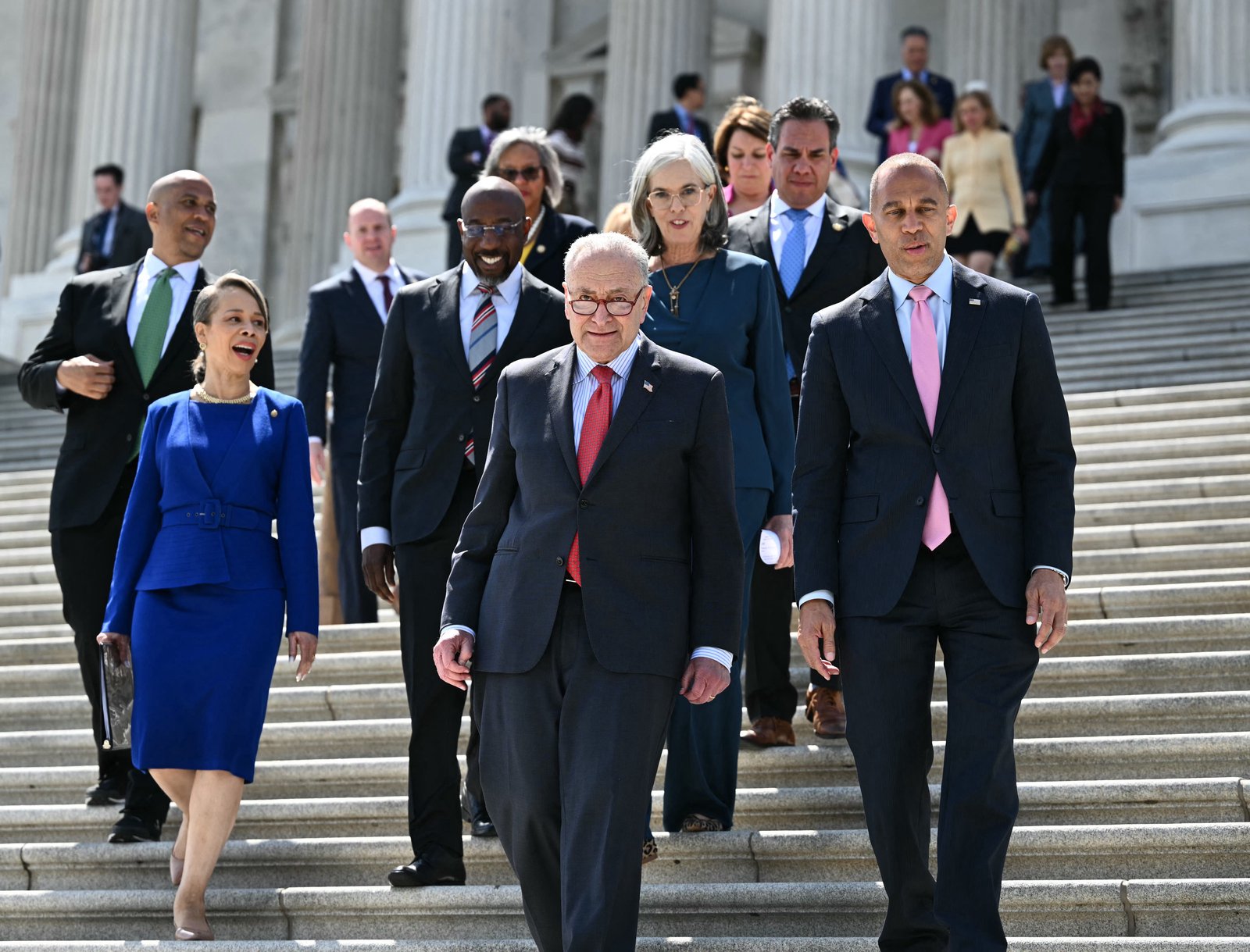 Why the Dems Should Behave Like an Exclusive Nightclub