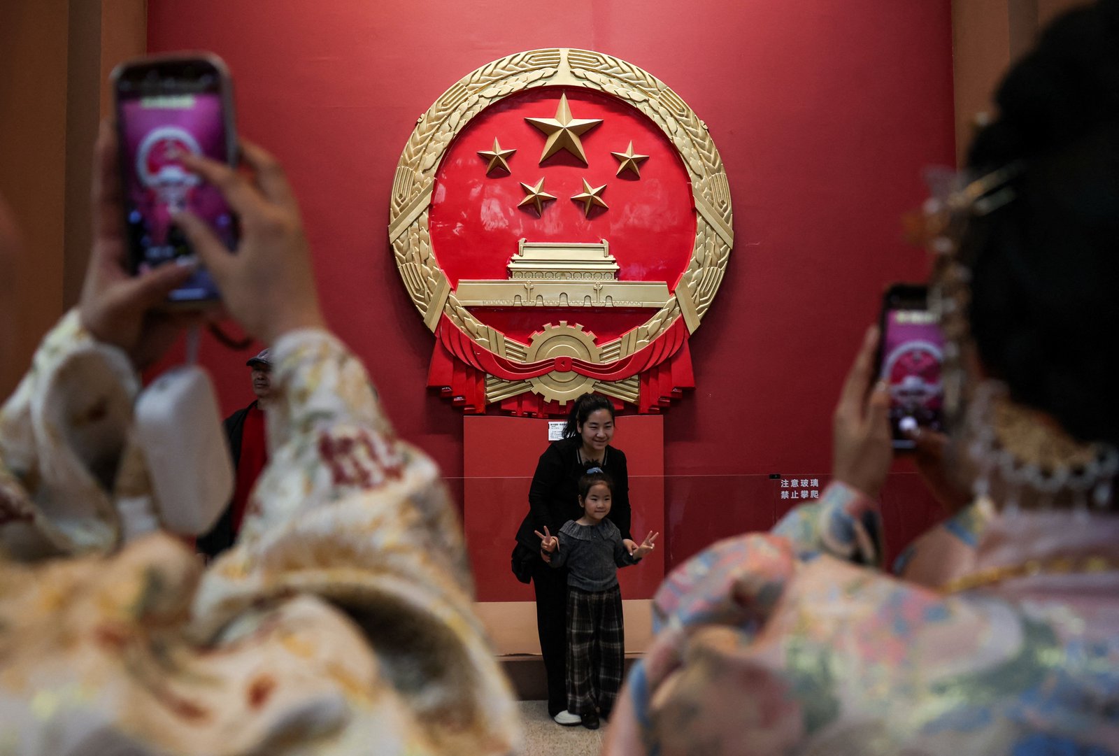 World views China better than US, poll finds
