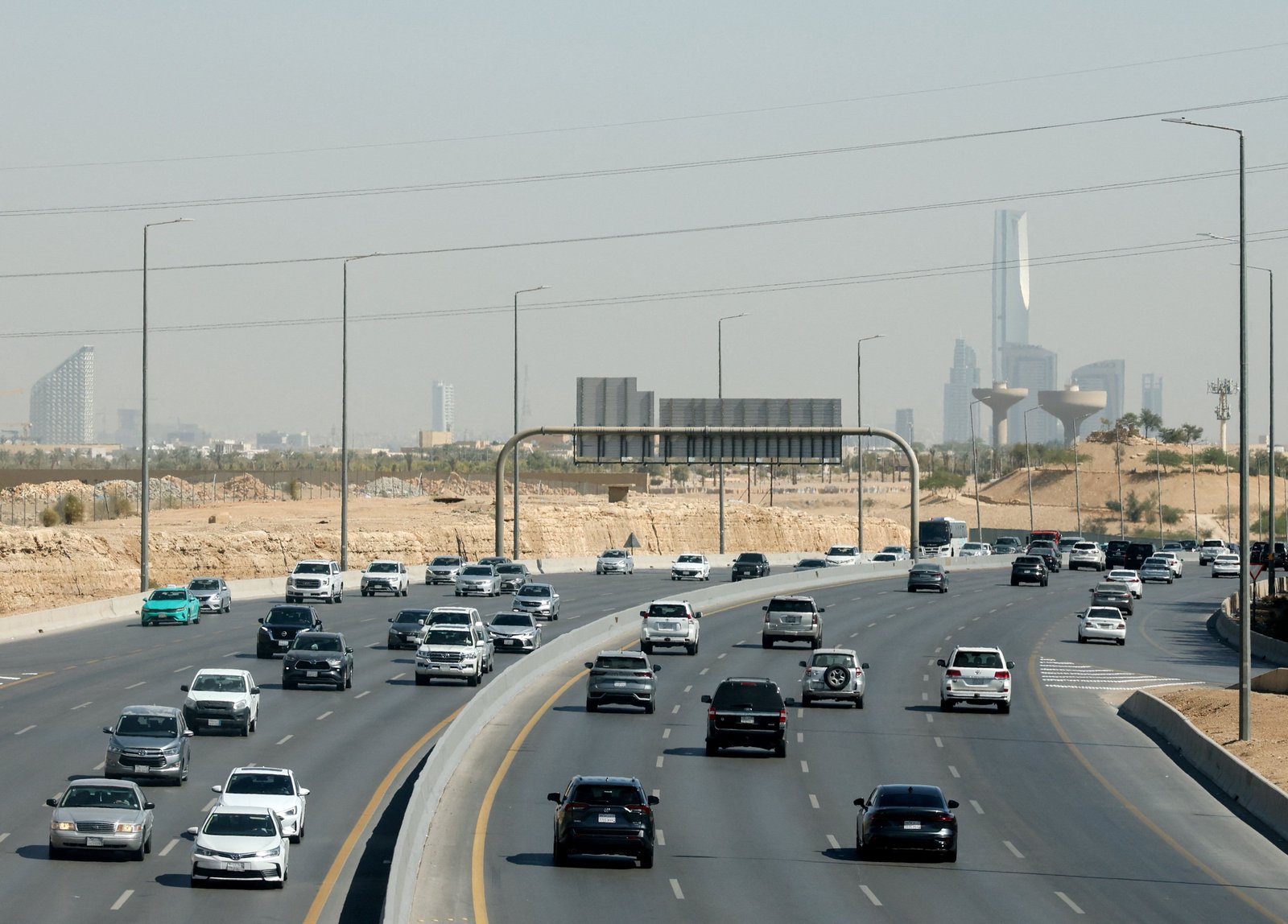 Riyadh evacuates main business hub over Iran threat