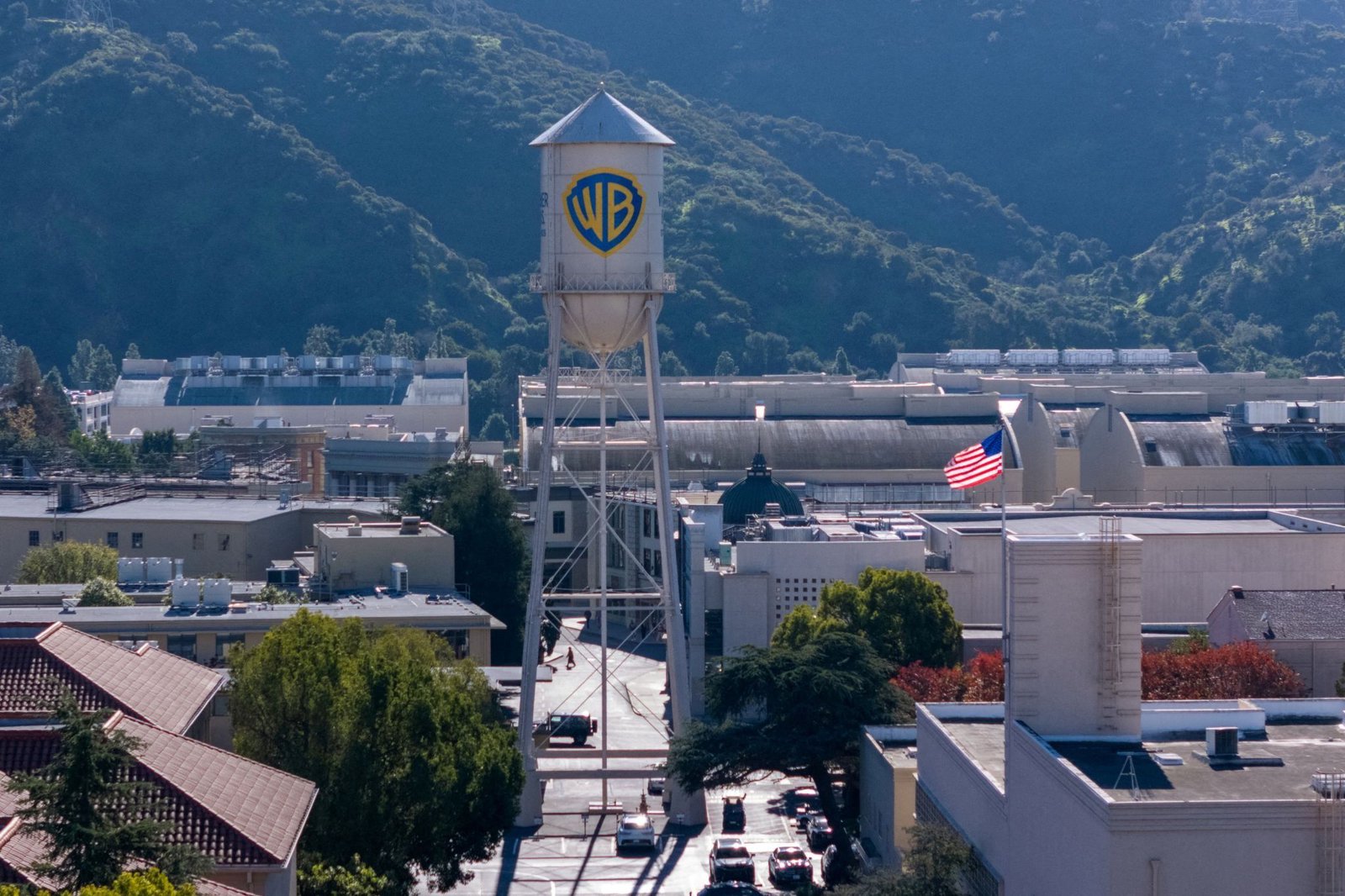 Warner Bros. to tell shareholders to reject hostile Paramount bid