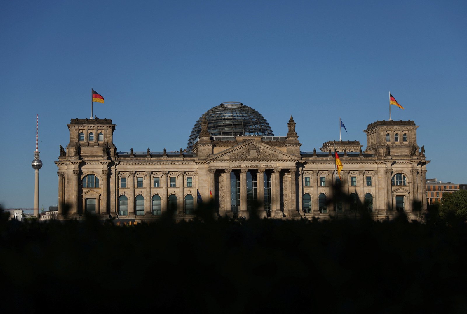 German cabinet approves new spying rules
