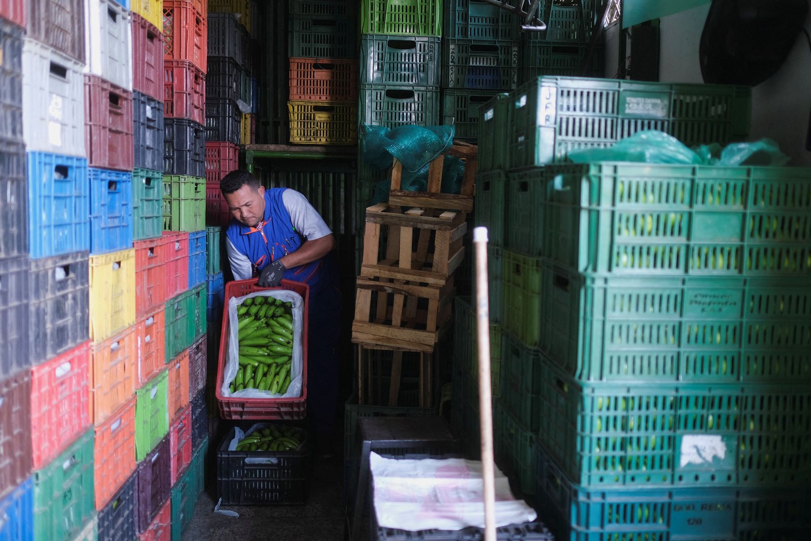 Colombia hikes minimum wage by 23% to tackle inequality