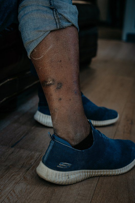 Inmigrantes detenidos en una redada de estilo militar en Chicago reclaman millones en daños y perjuicios