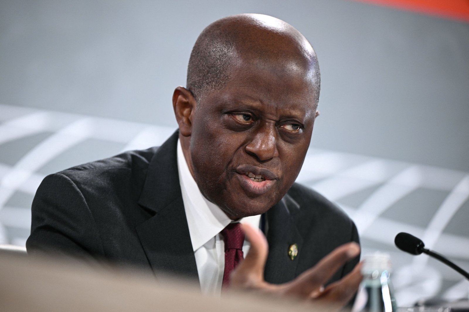 Nigeria's cautious interest rate cut surprises economists