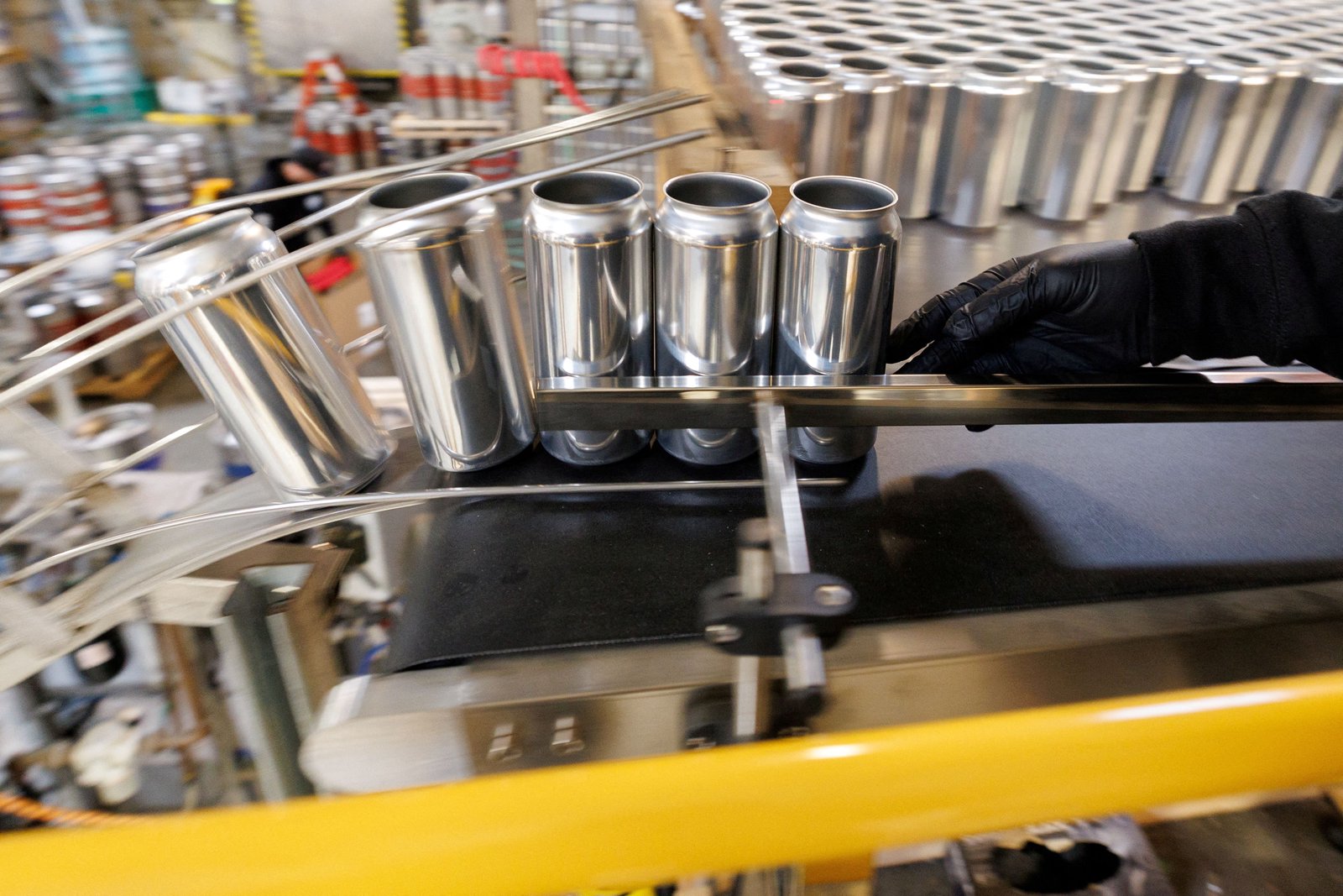 Gulf aluminum output tumbles on Iran war
