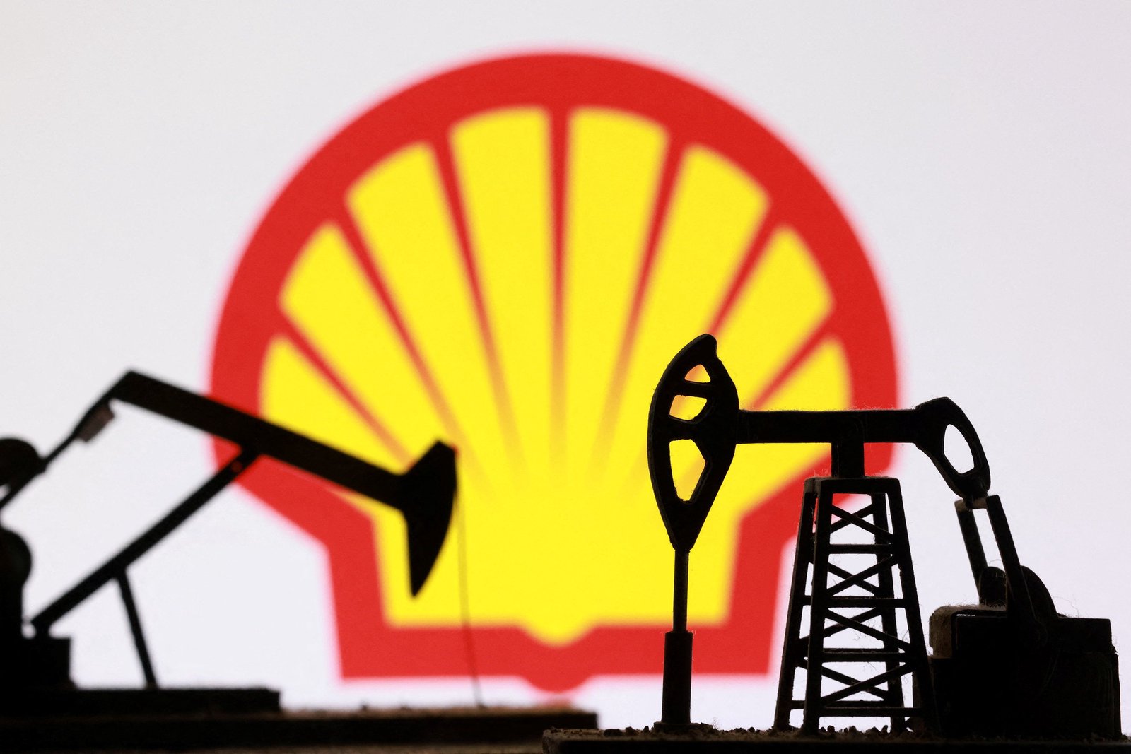 Shell eyes Venezuela gas fields investment