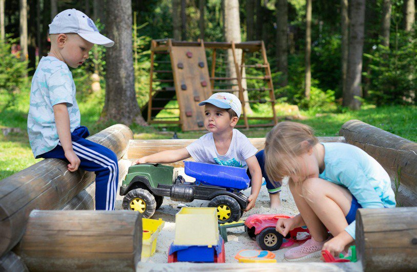 The Backyard Features That Make Kids Want to Stay Outside Longer