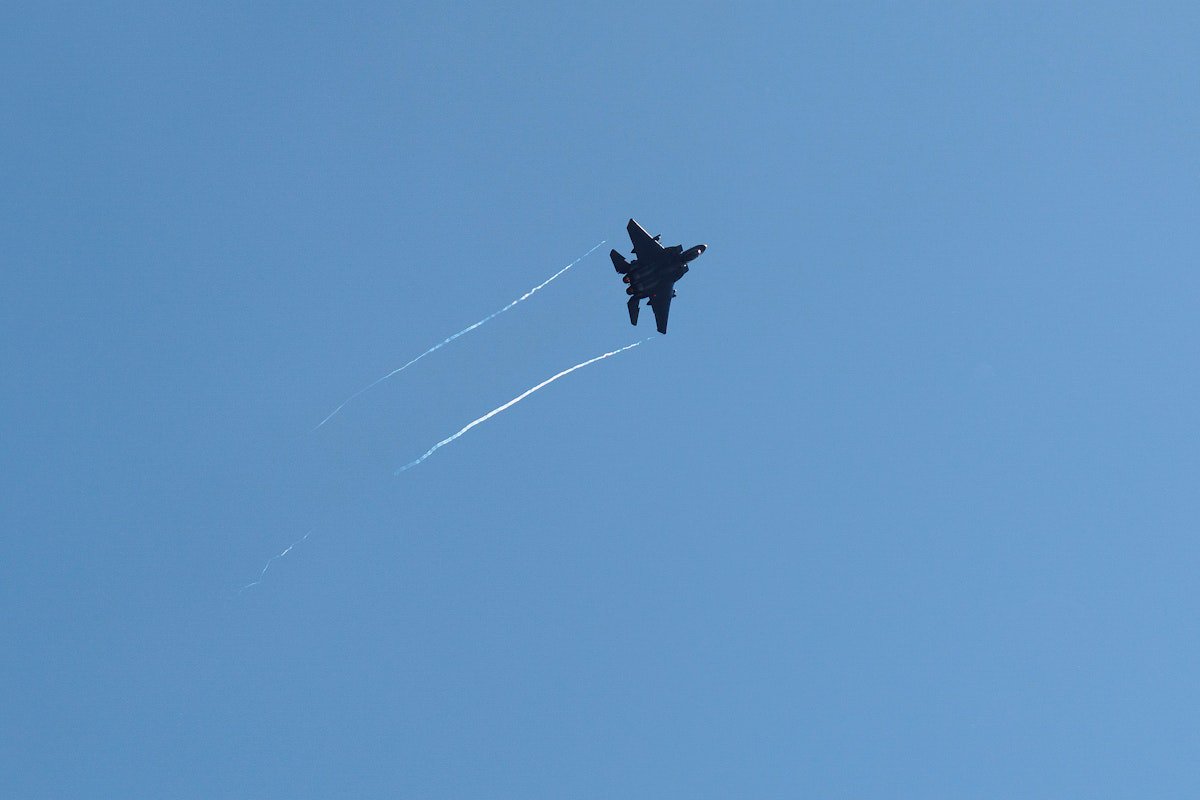 Iran Shoots Down U.S. Fighter Jet, Tells People to Hunt Missing Pilot