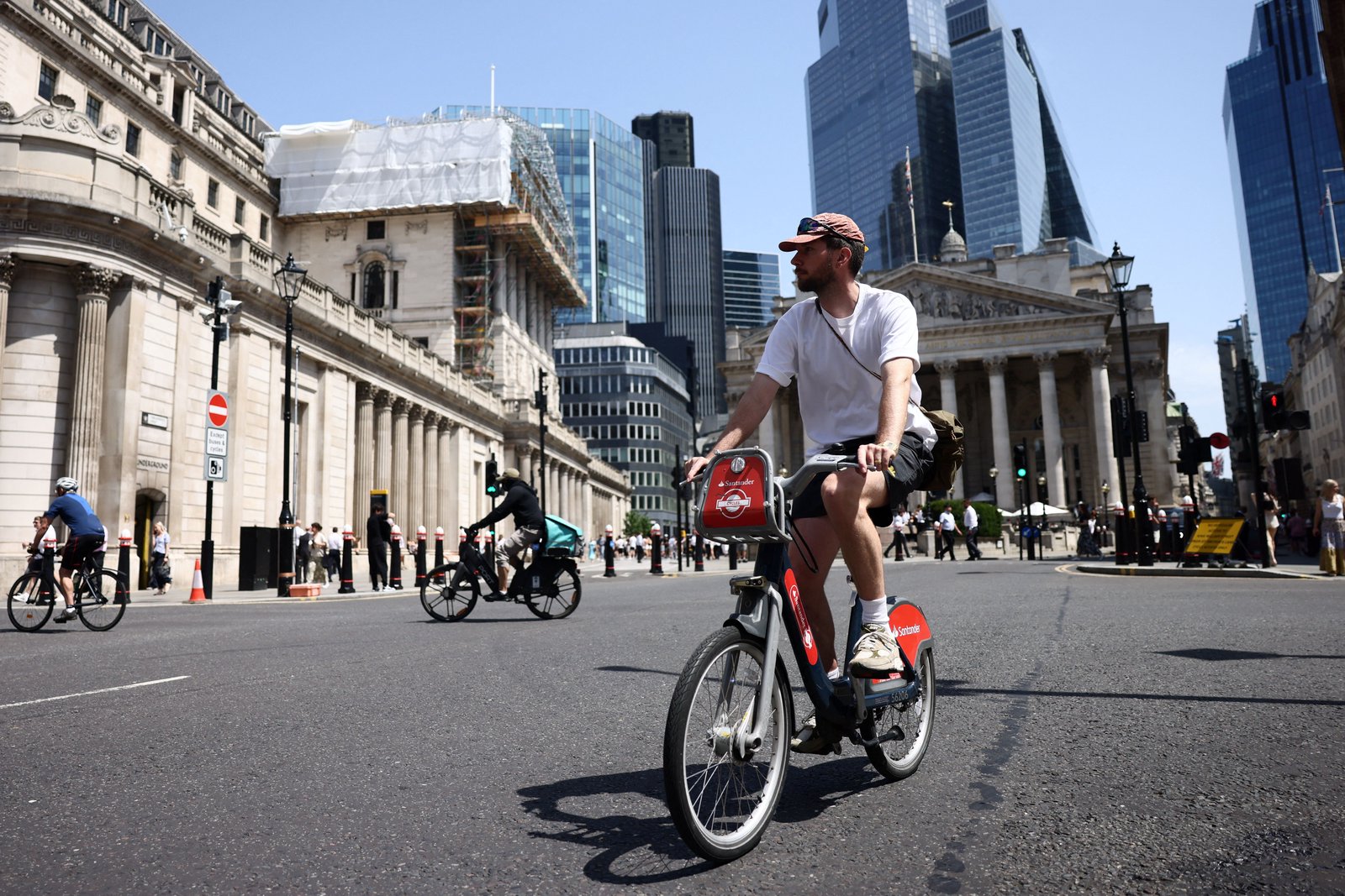UK swelters in another record-breaking heatwave