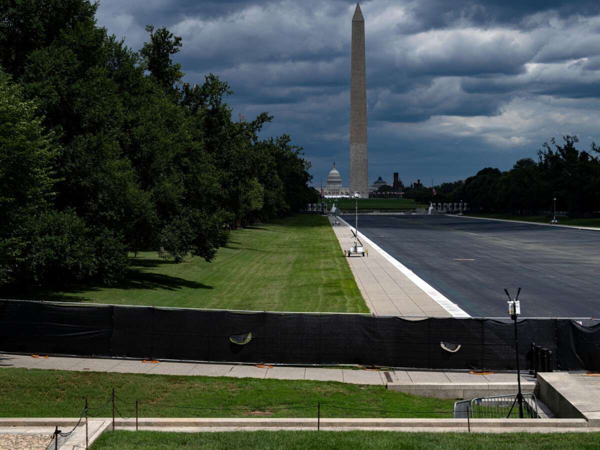 White House Reportedly Asks DOJ to Revive Reflecting Pool Vandalism Charges