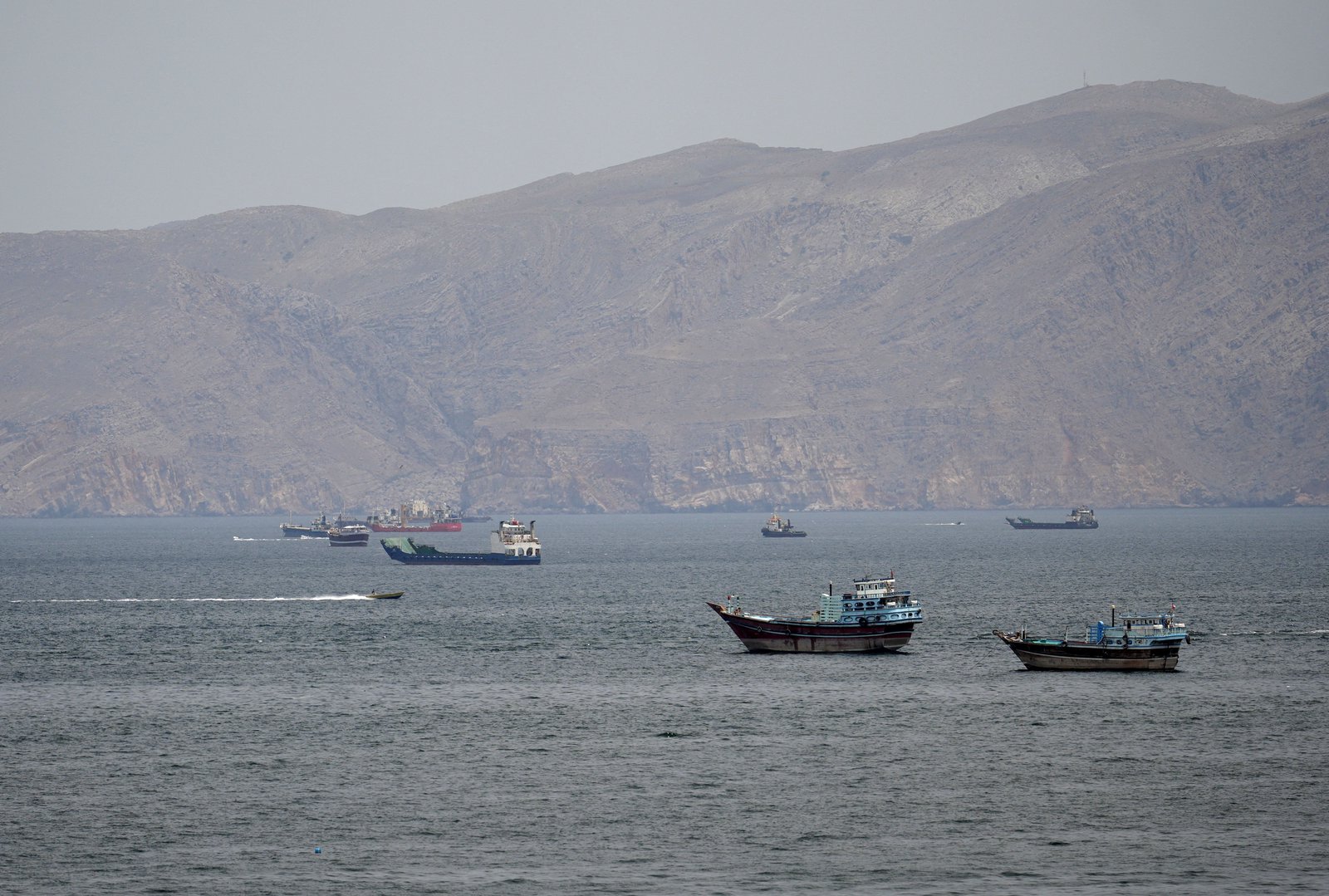 Oil surges to highest level in 4 years on Iran fears