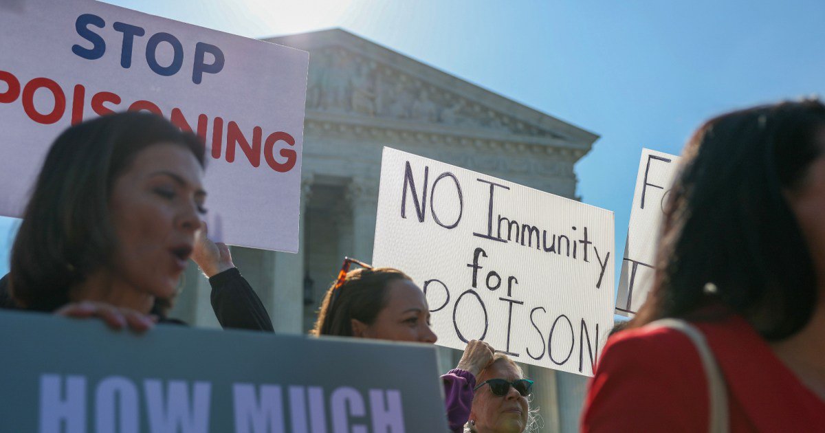The Odd Bedfellows Protesting the Roundup Weed Killer Case