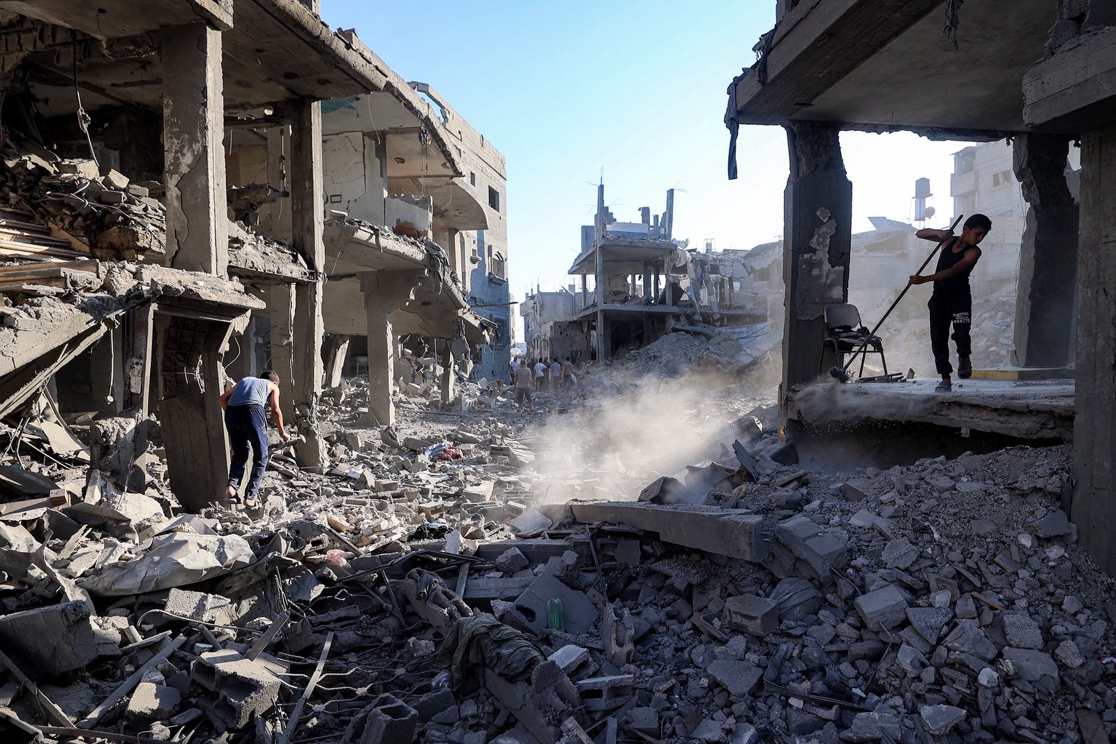 Trump calls off Iran strikes as deal nears; Israel orders more displacement of Gaza refugees; Postal service threatens to withhold mail ballots