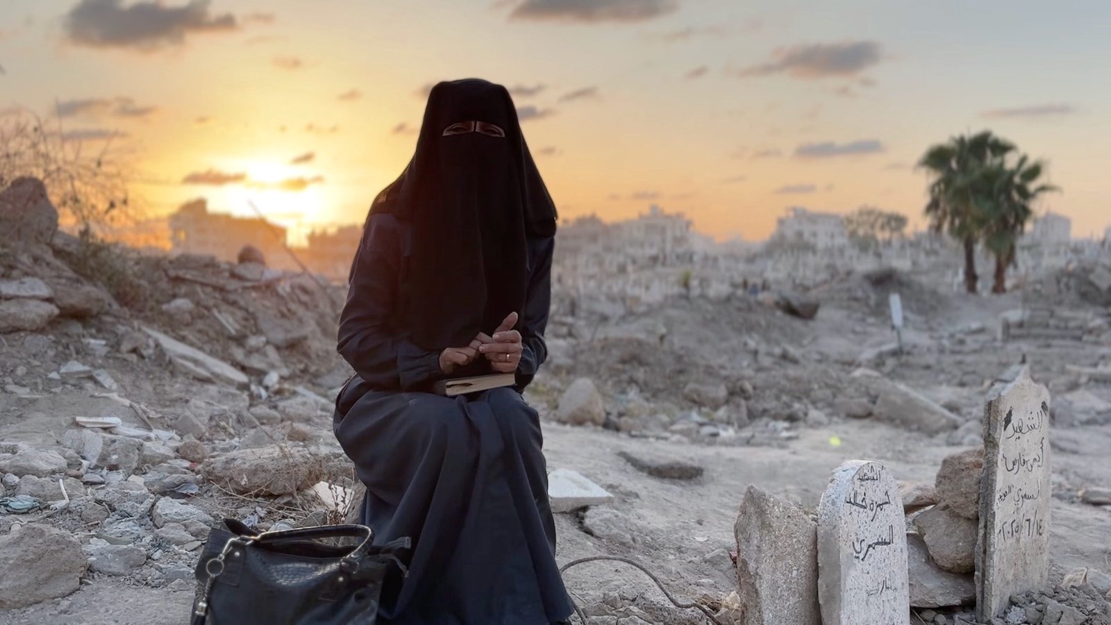 Palestinians in Gaza Struggle to Retrieve Their Dead With Little More Than Hammers 