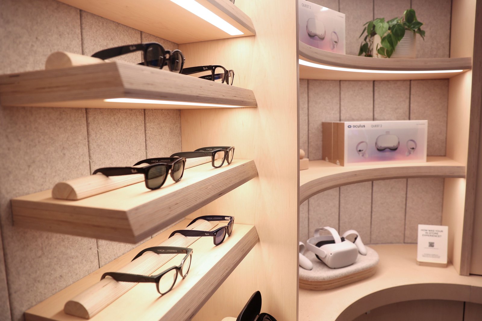 Wearable-makers vie to control data