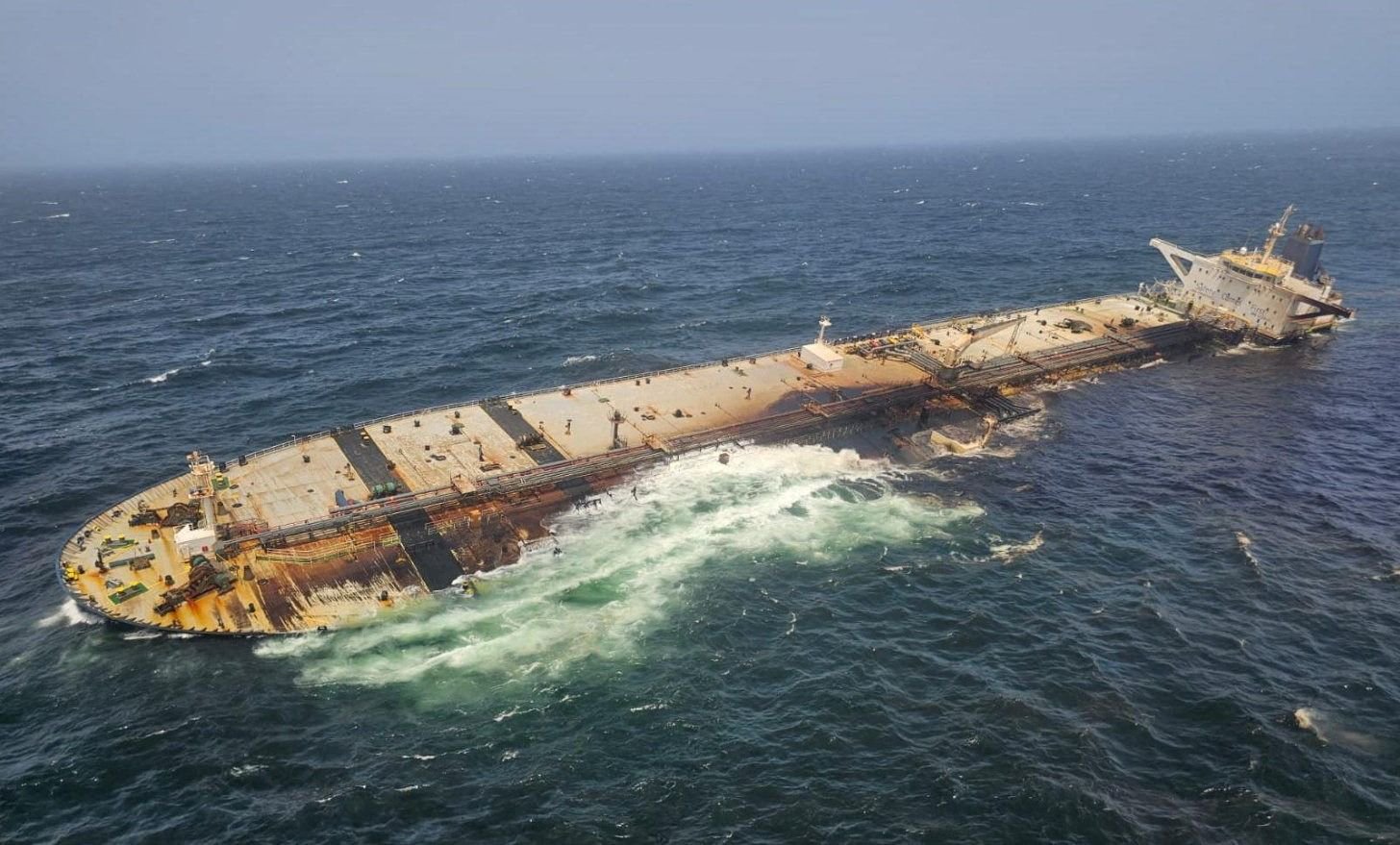 Oil prices sink despite Iran war stalemate